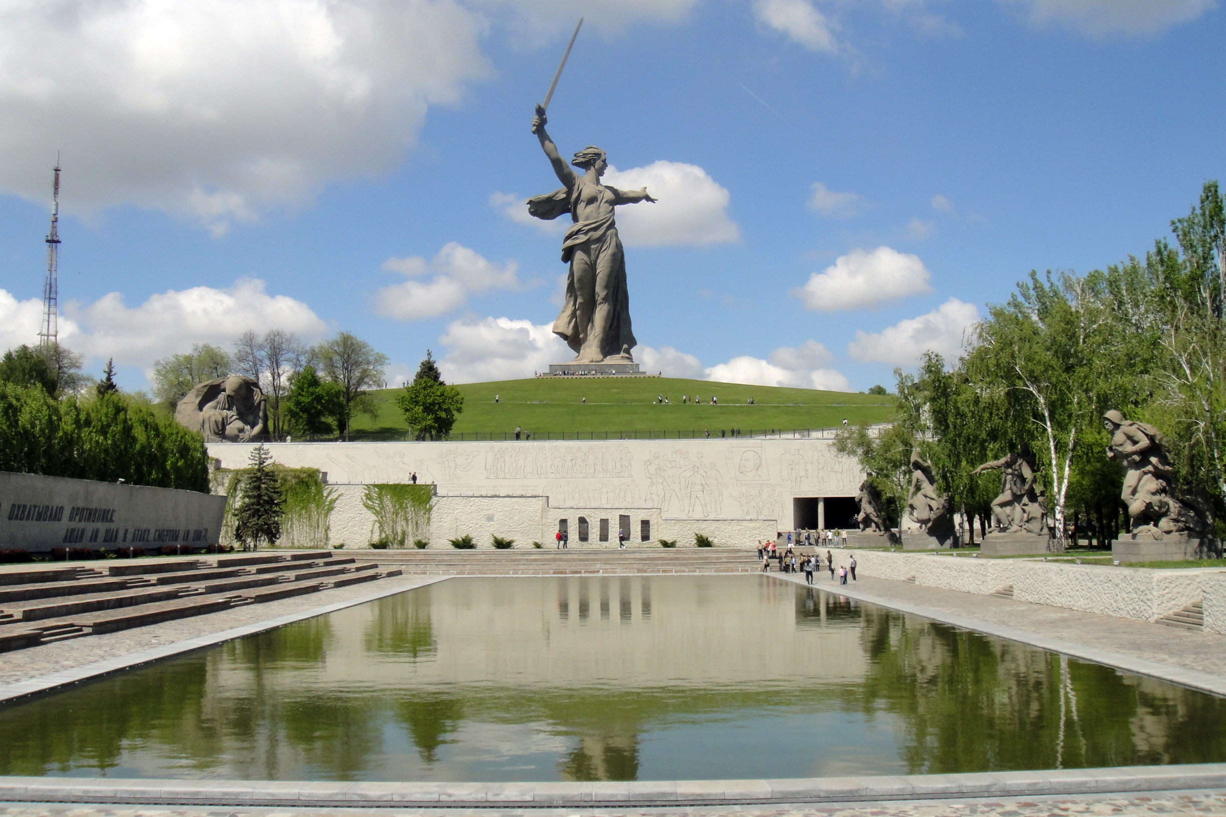 Мамаев курган расположен в городе. Мемориальный комплекс Мамаев Курган. Мамаев Курган Волгоград. Мамай Курган Волгоград. Мамаев Курган памятники Сталинградской битвы в Волгограде.