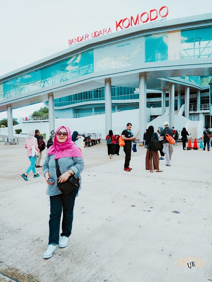 bandara komodo.jpg