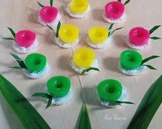 kue-lumpang-pelangi-langkah-memasak-7-foto.webp