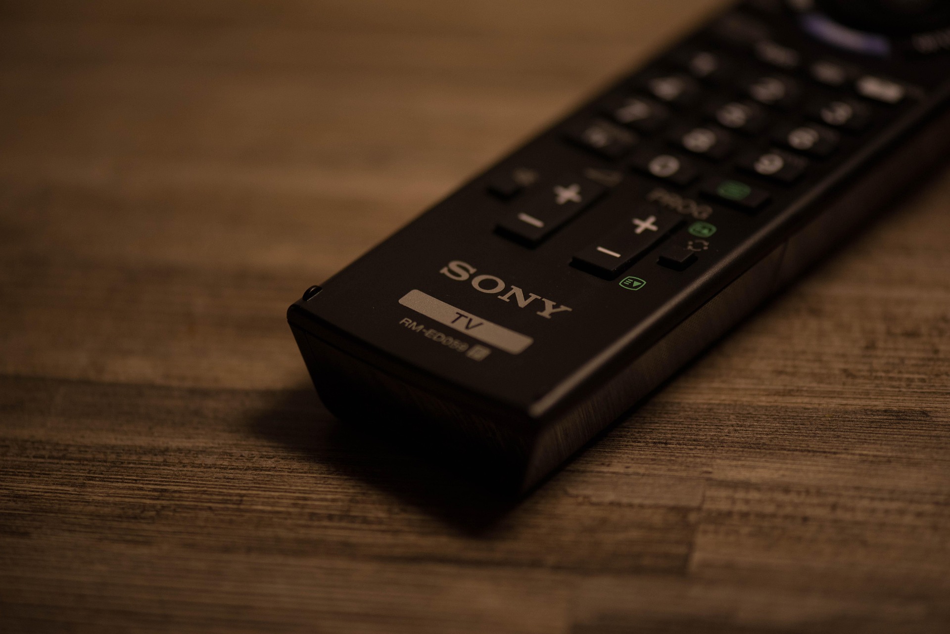 remote-control-933479_1920.jpg