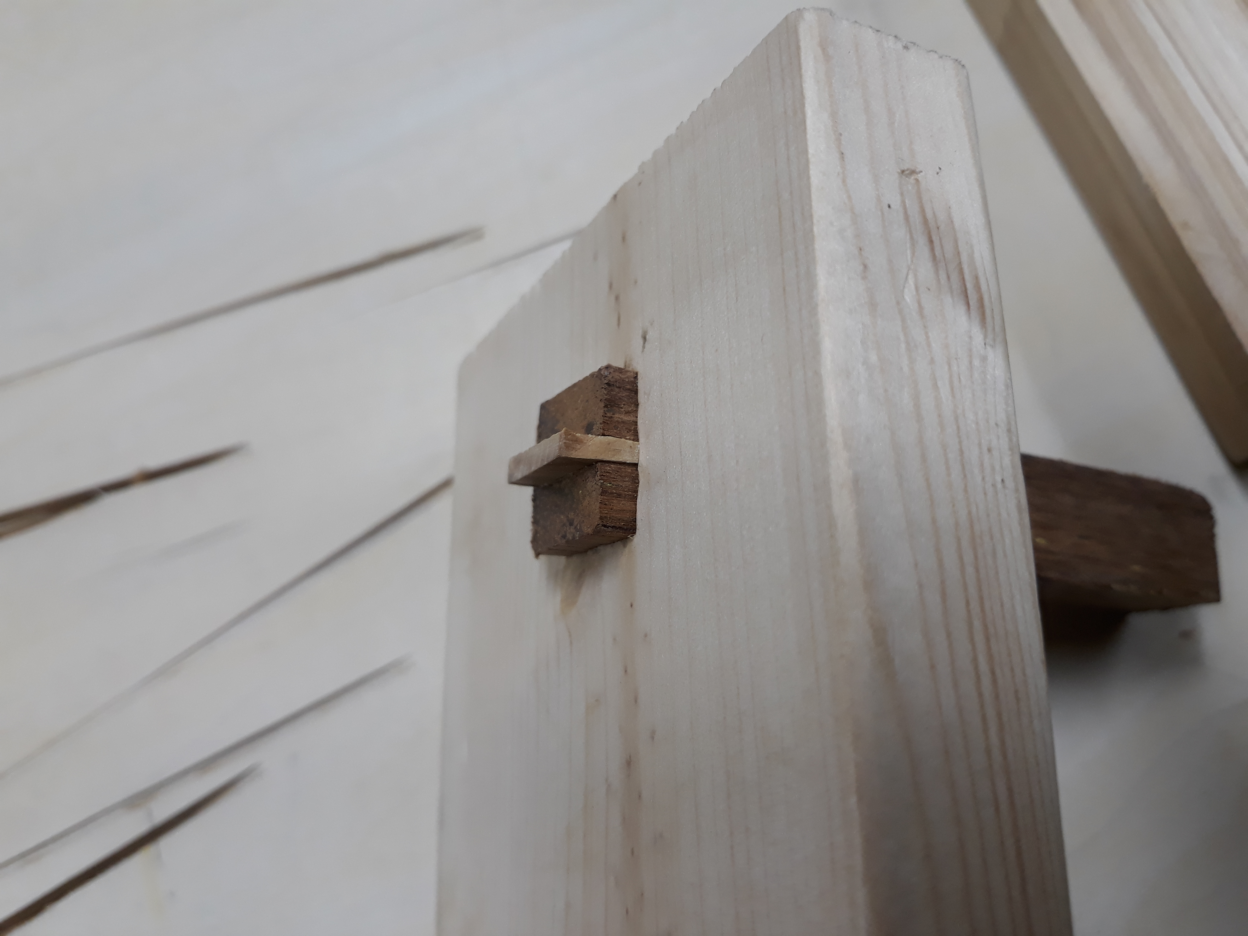 [Woodworking] 쐐기 박기^^ '오크침대 옆 테이블