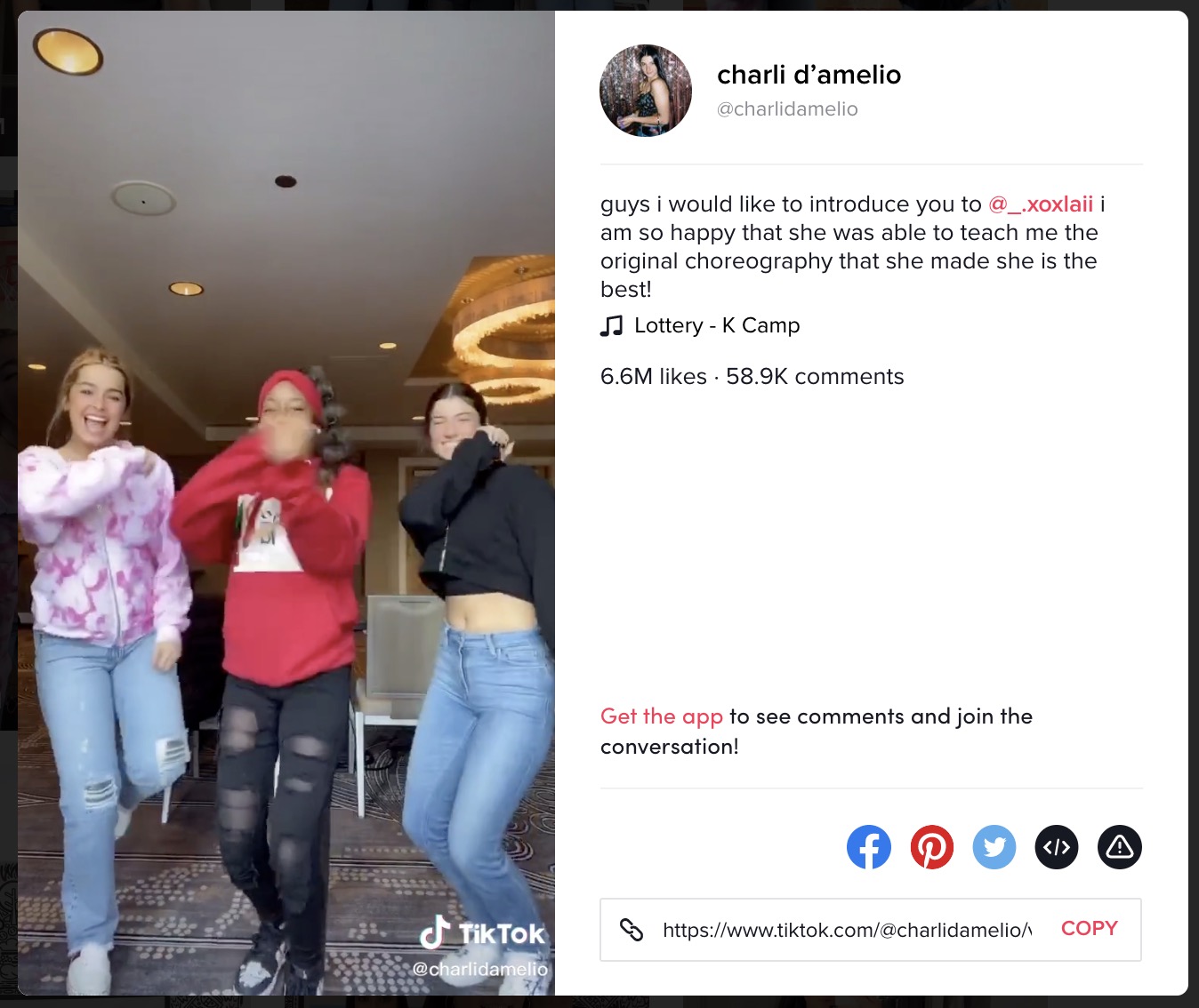 Charli D'amelio performing the Renegade dance with its creator Jalaiah Harmon