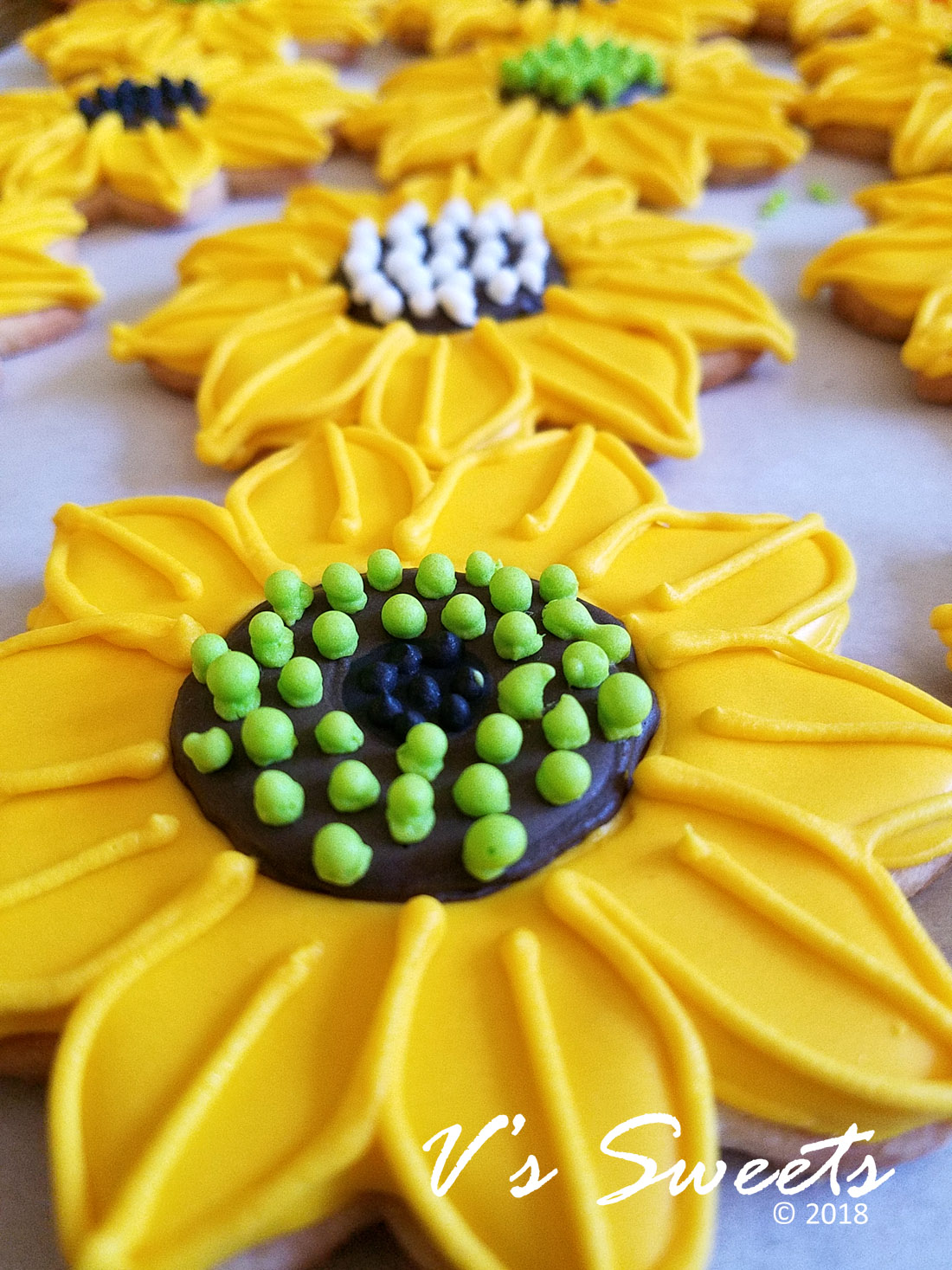 sunflower decorated sugar cookies by vs sweets (3).jpg