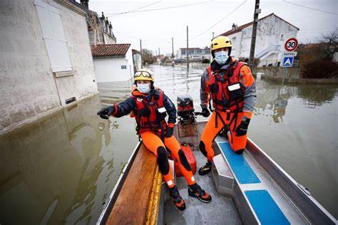 Severe floods strike southwest France, Paris area on flood alert 1.jpg