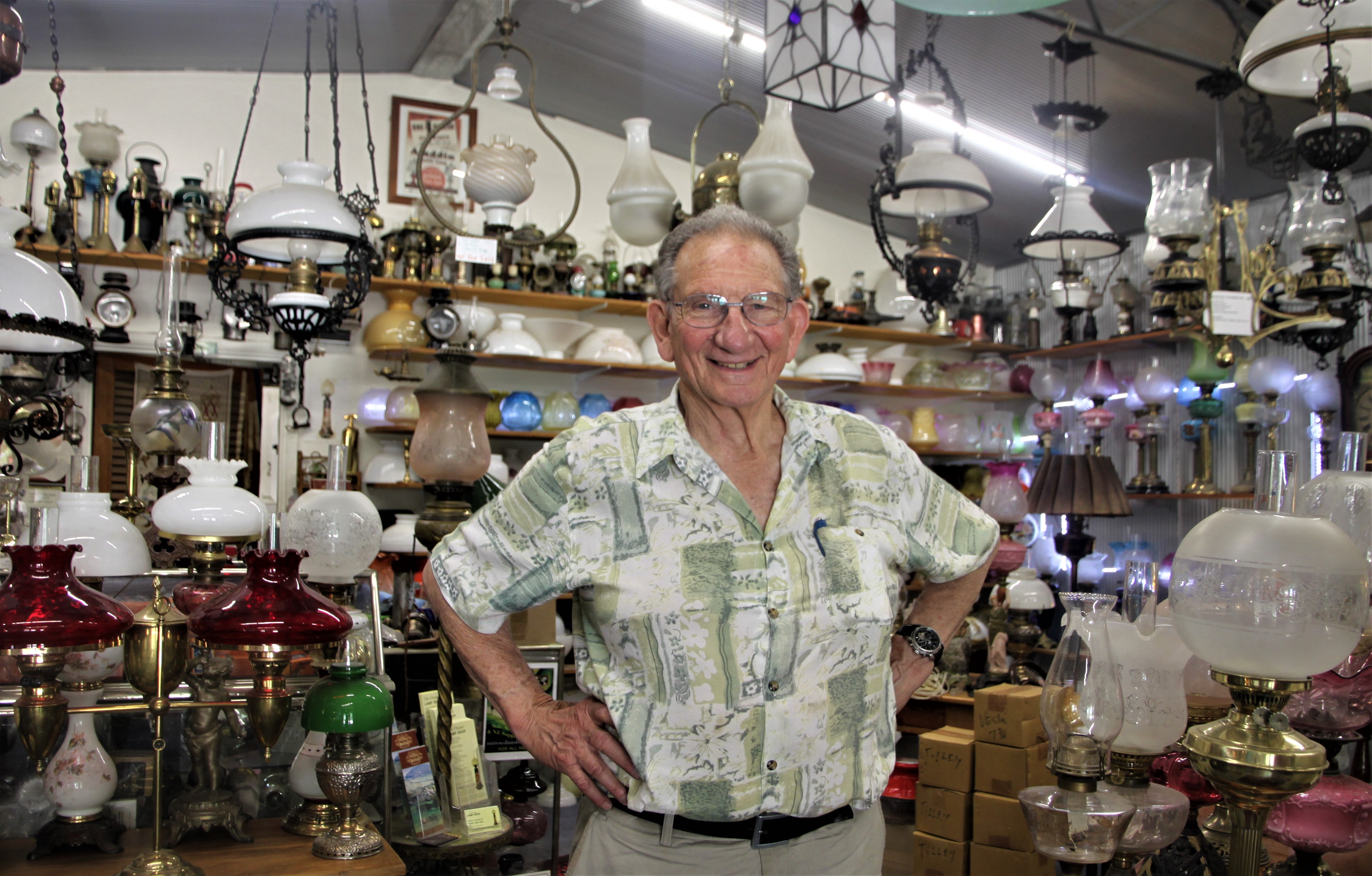 #102 Story of an Antique Shop and Its Legendary Owner 🇦🇺 古董老灯店和它的传奇主人