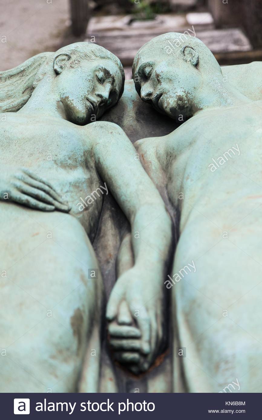 detail-of-a-more-than-100-years-old-tomb-dedicated-to-a-married-couple-KN6B8M.jpg