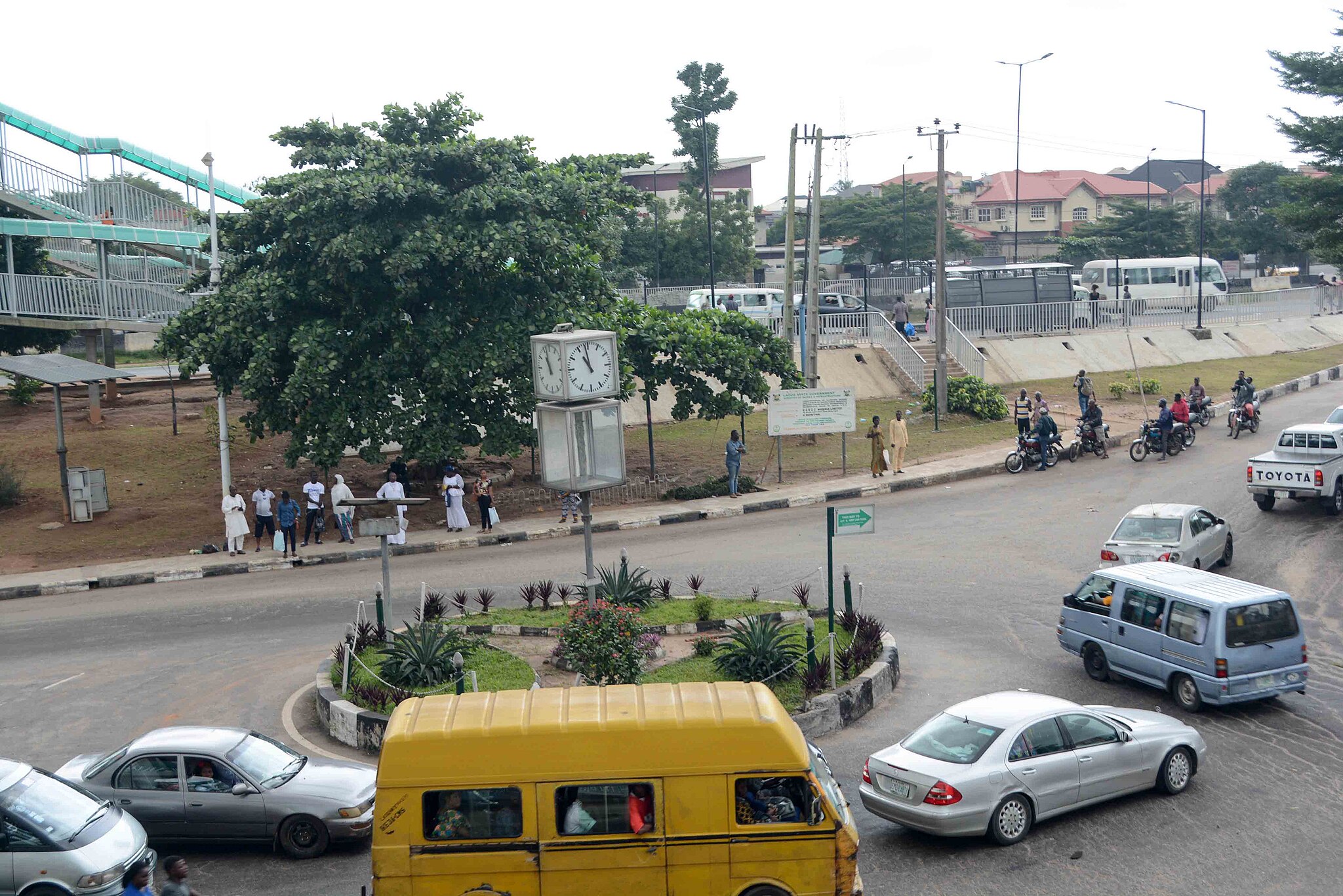 2048px-Alausa_4.jpg