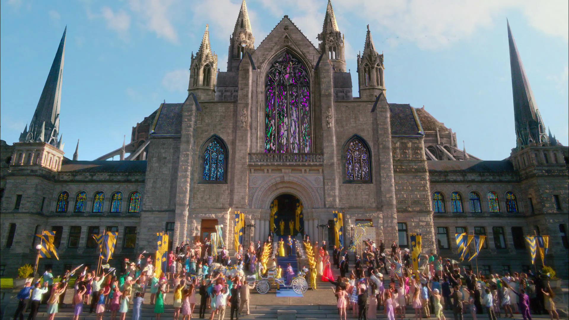 Descendants32 (catedral, auradon).jpg