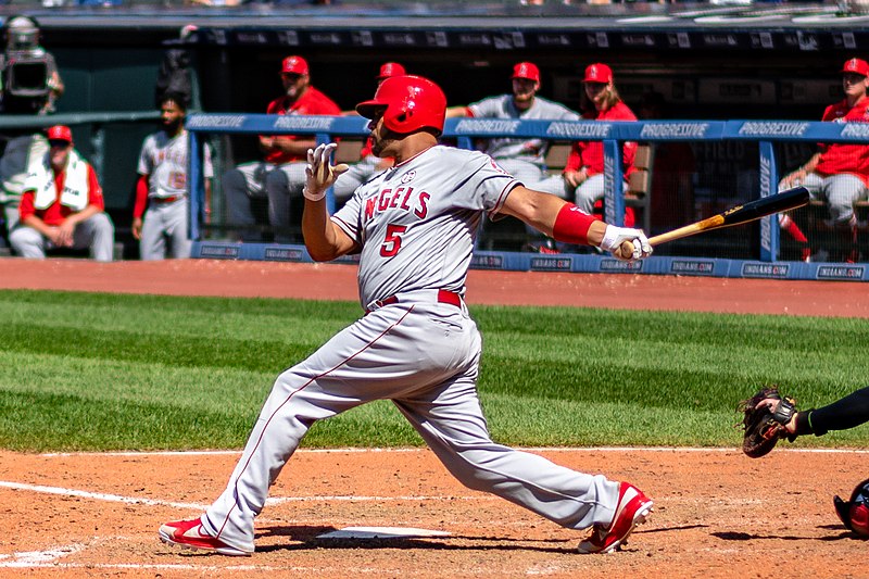 800px-Albert_Pujols_(48484249682).jpg