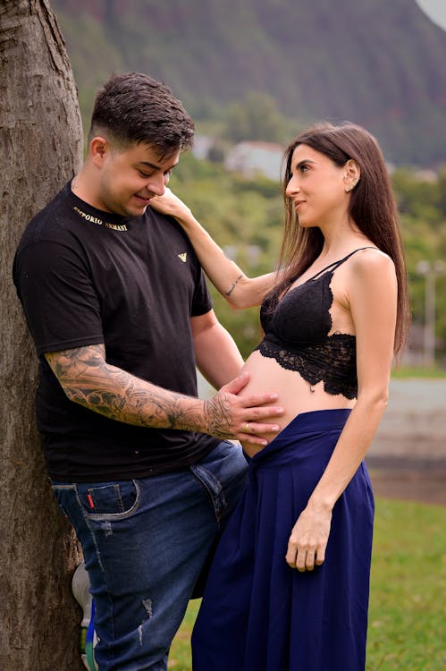 free-photo-of-a-pregnant-couple.jpeg