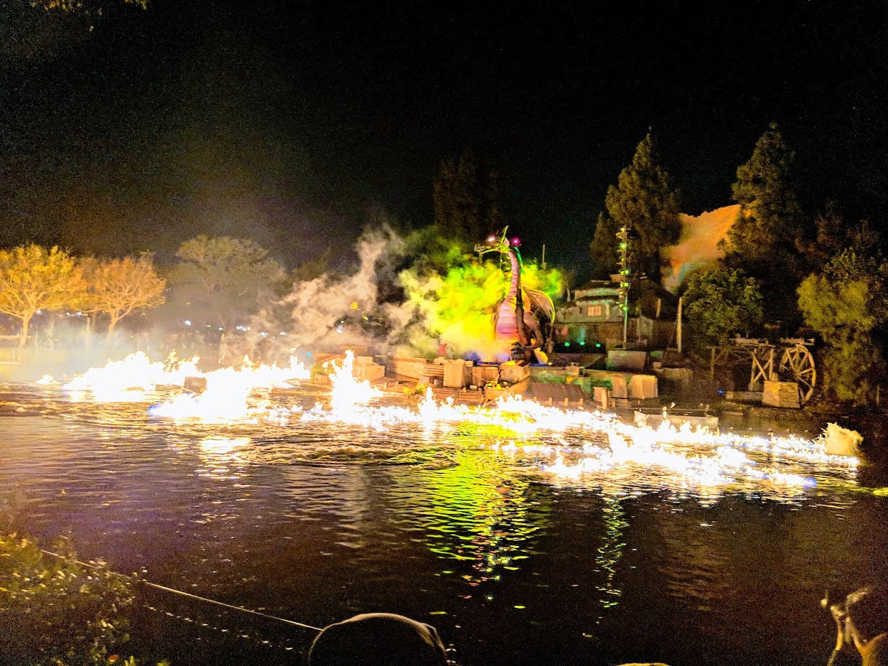 Disneyland Fantasmic - PeakD