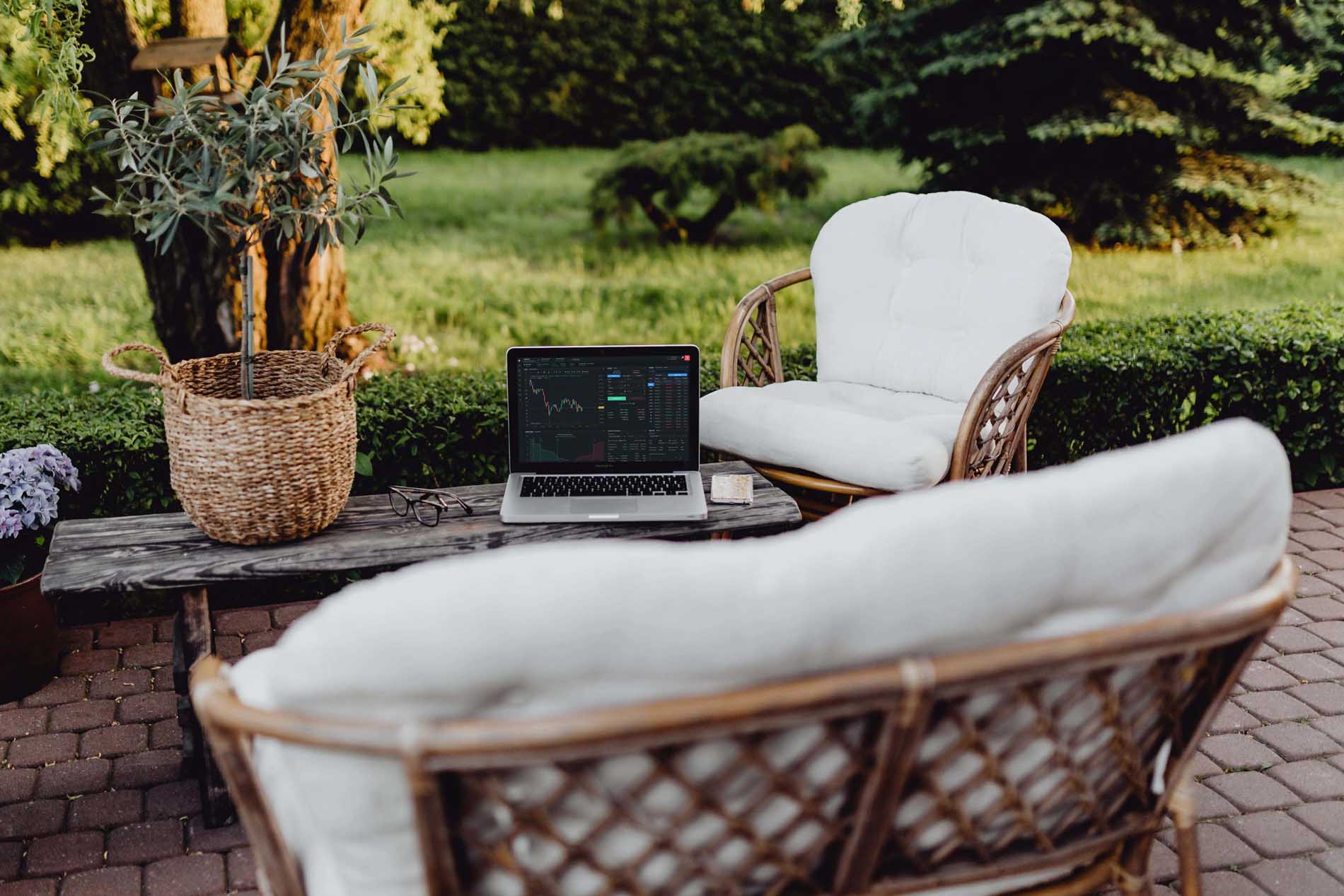altrady-laptop-dashboard-garden.jpg