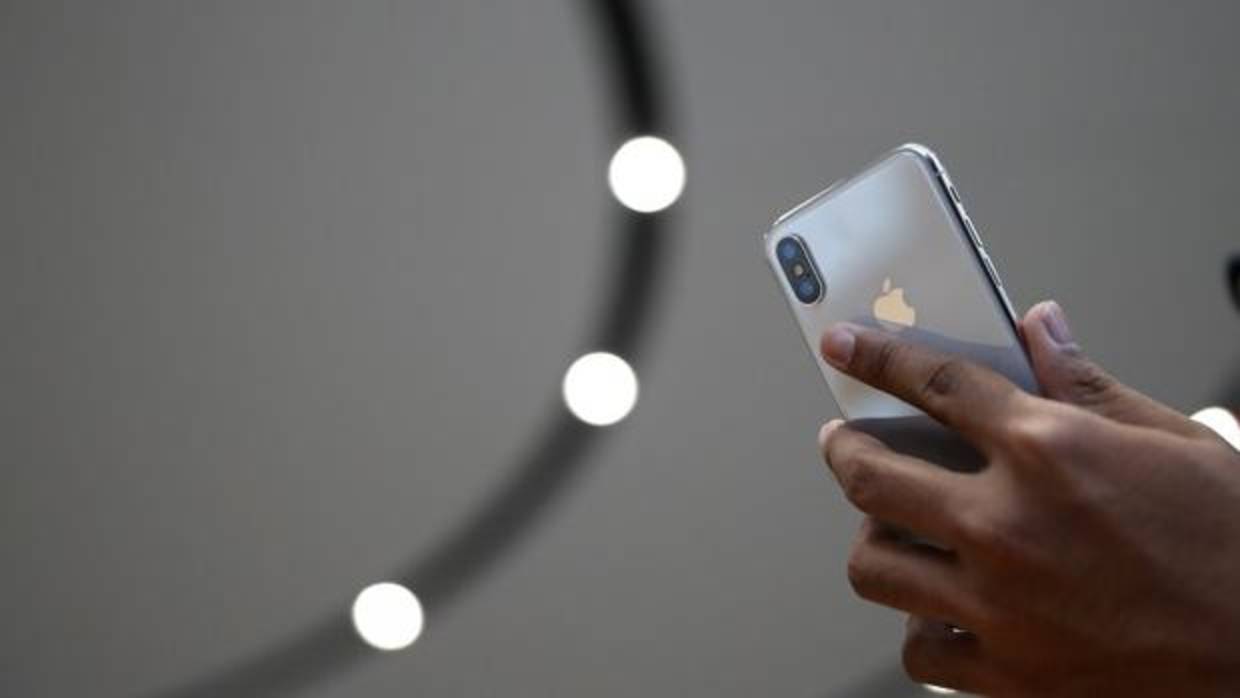 iphone-X-kW8D--1240x698@abc.jpg