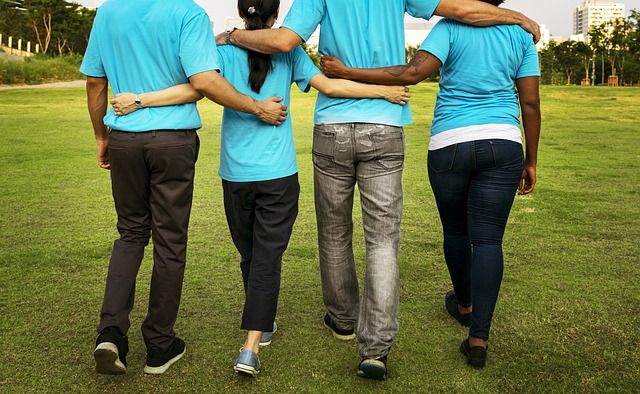 arms-around-3574596_640.jpg