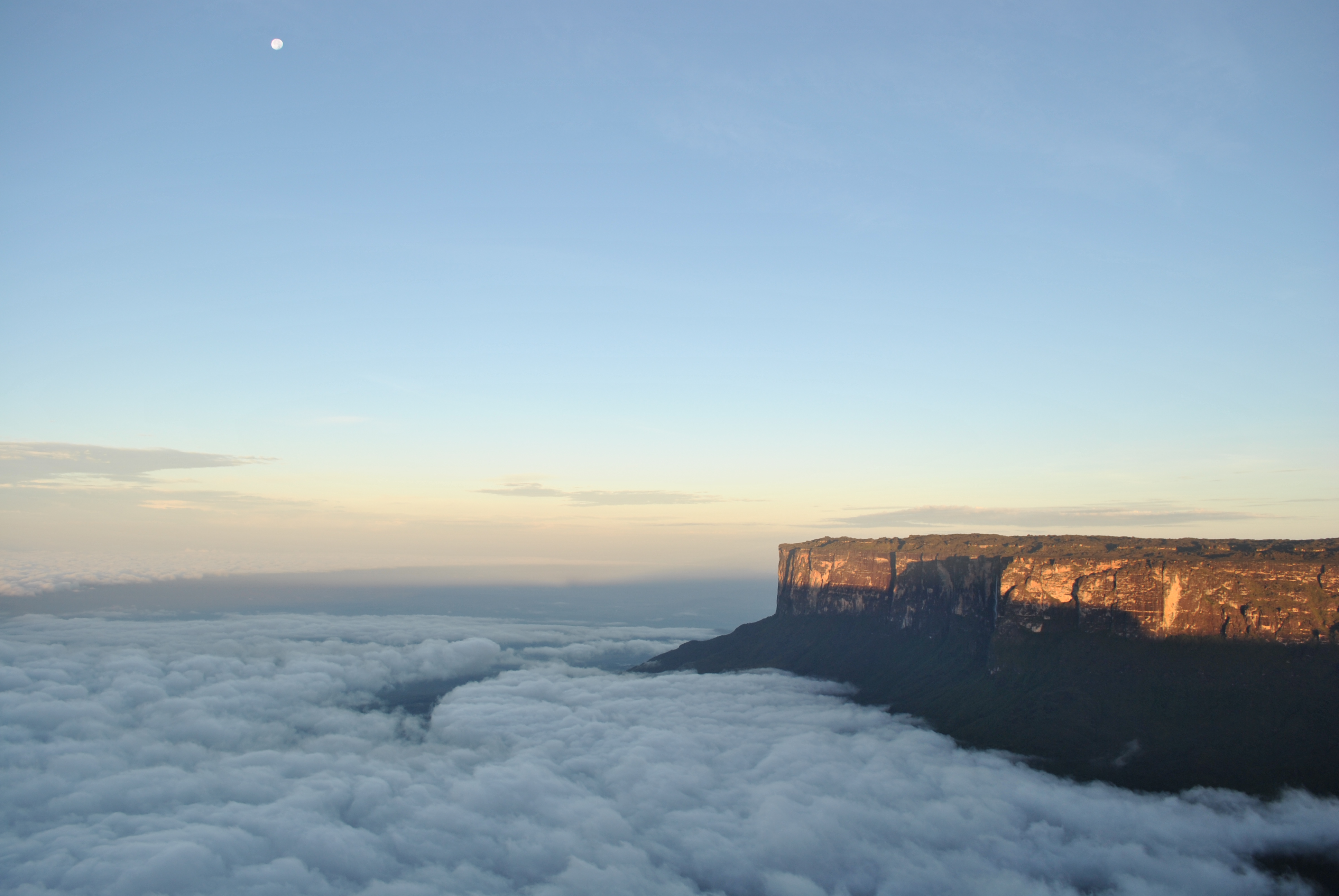 Kukenan_Tepui_&_Gran_Sabana por Eloy J Briceño.jpg