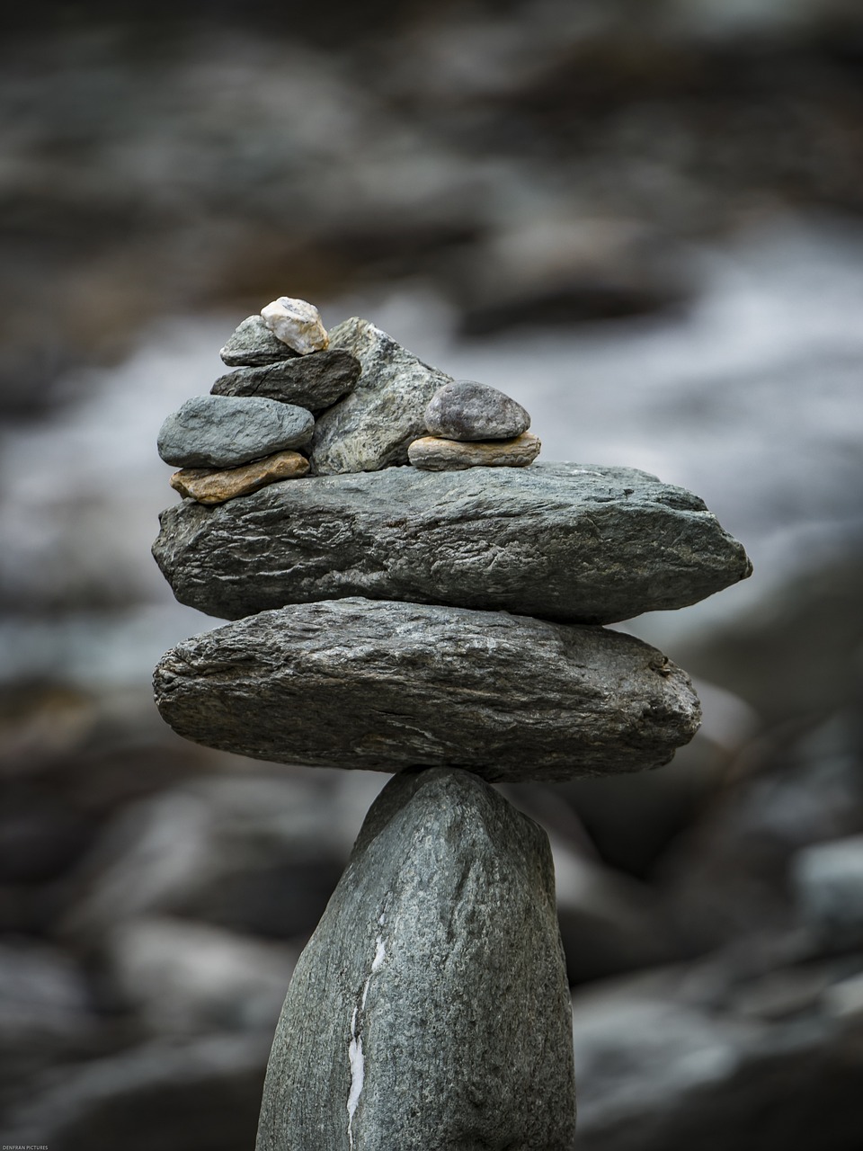 stone-tower-4519294_1280.jpg