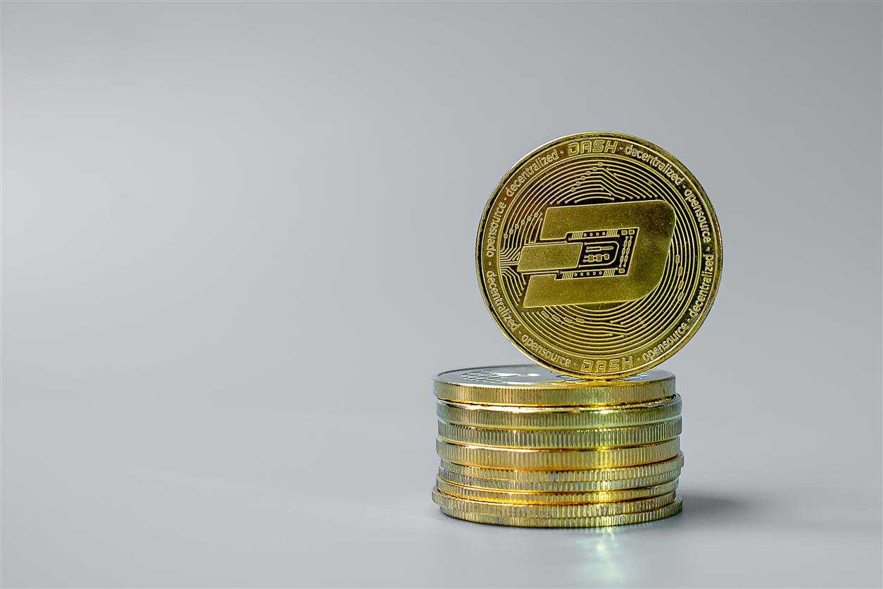 vecteezy_golden-dash-cryptocurrency-coin-stack-crypto-is-digital_7781386.jpg