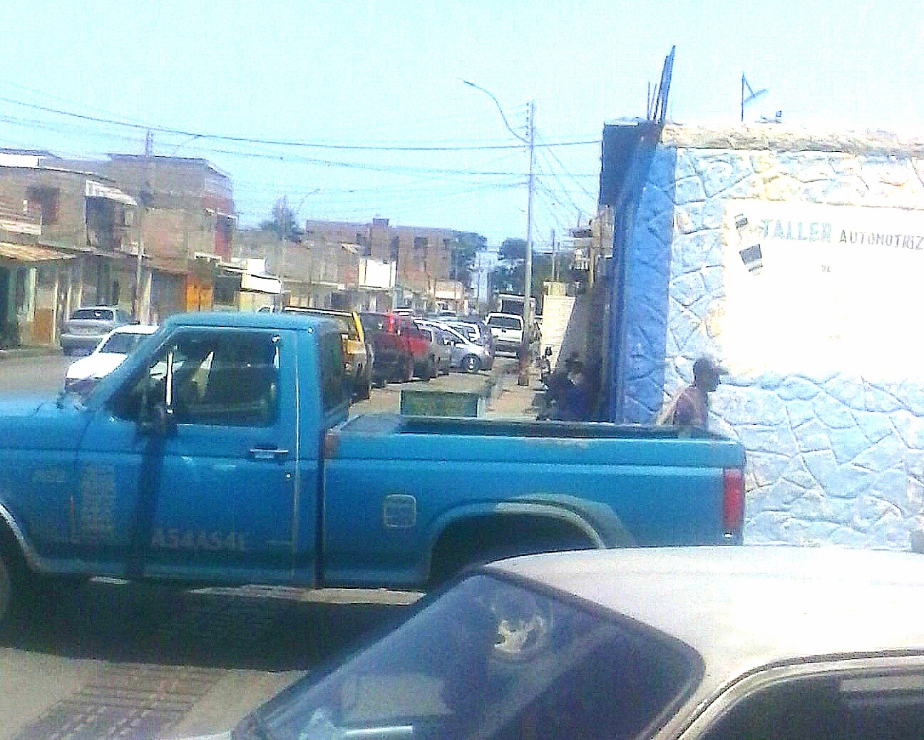 Cola bomba Av Perimetral con calle Puerto Rico 5.JPG