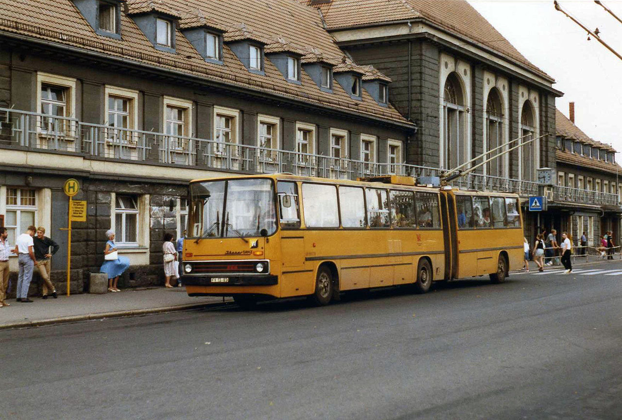 Weimar,_Ikarus_280T_(3).jpg
