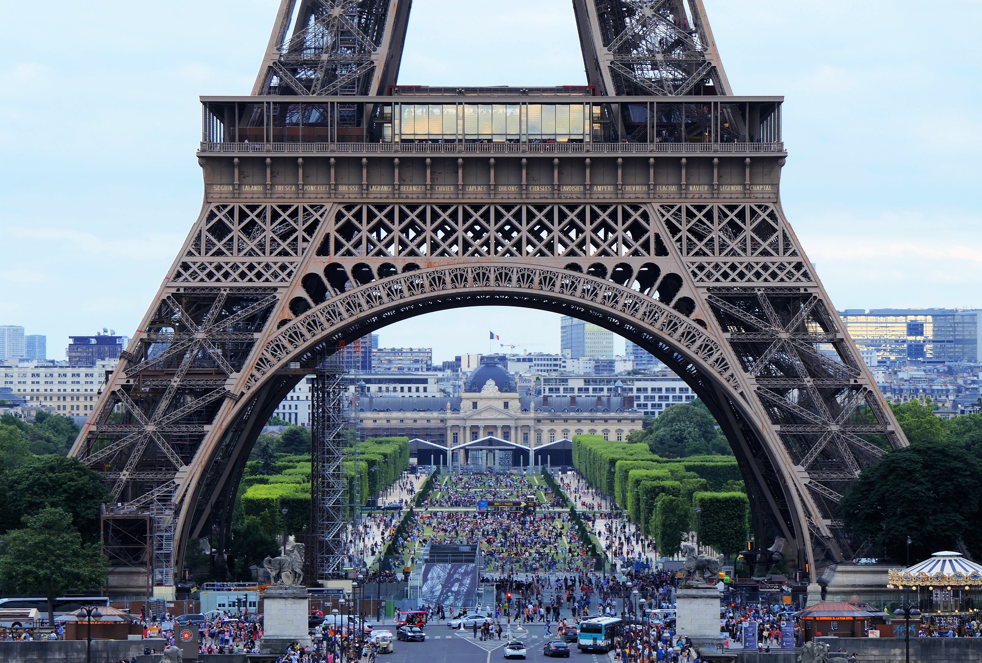 eiffel-tower-4416700_1920.jpg