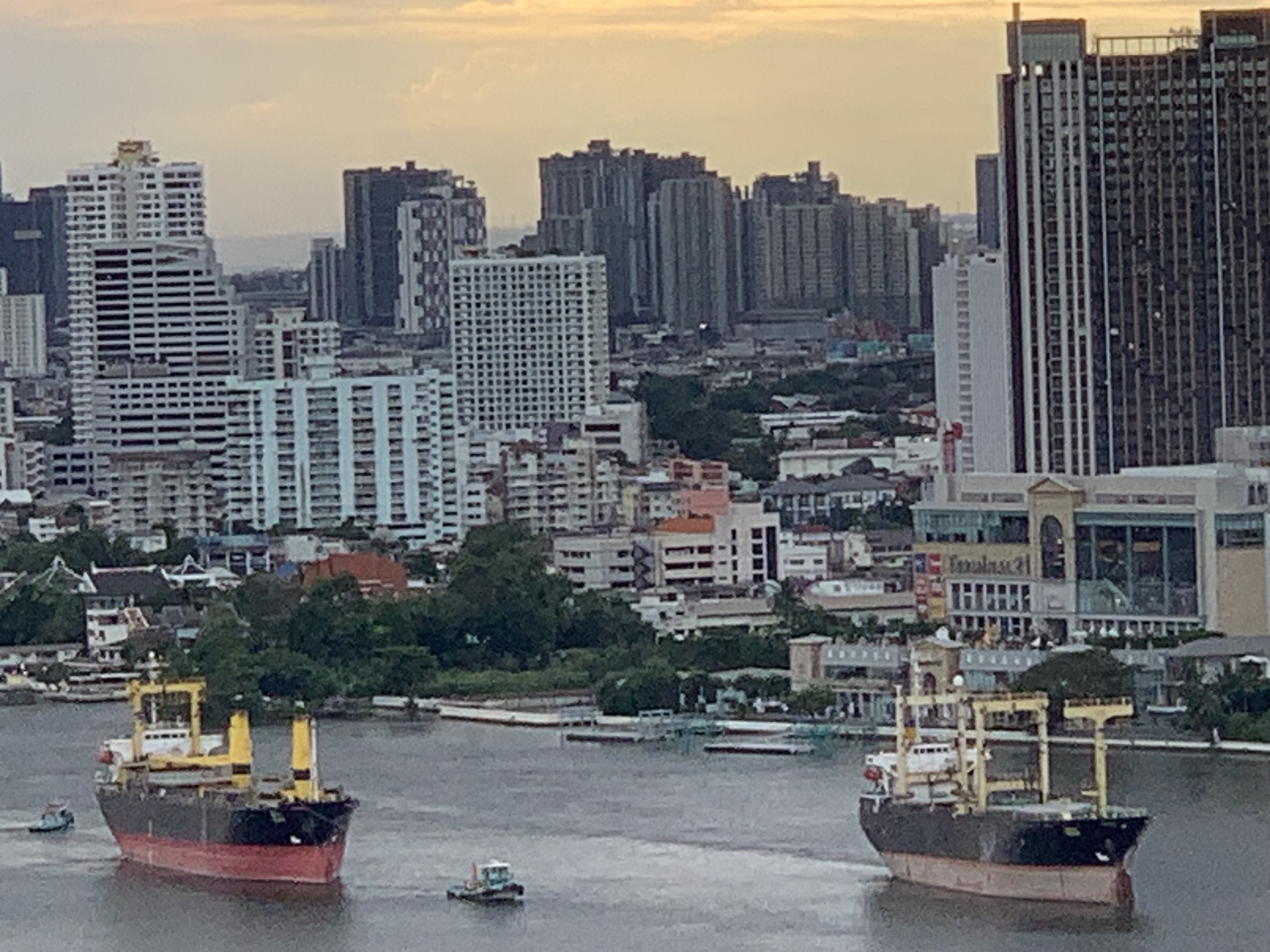 Chao Phraya River12.jpg