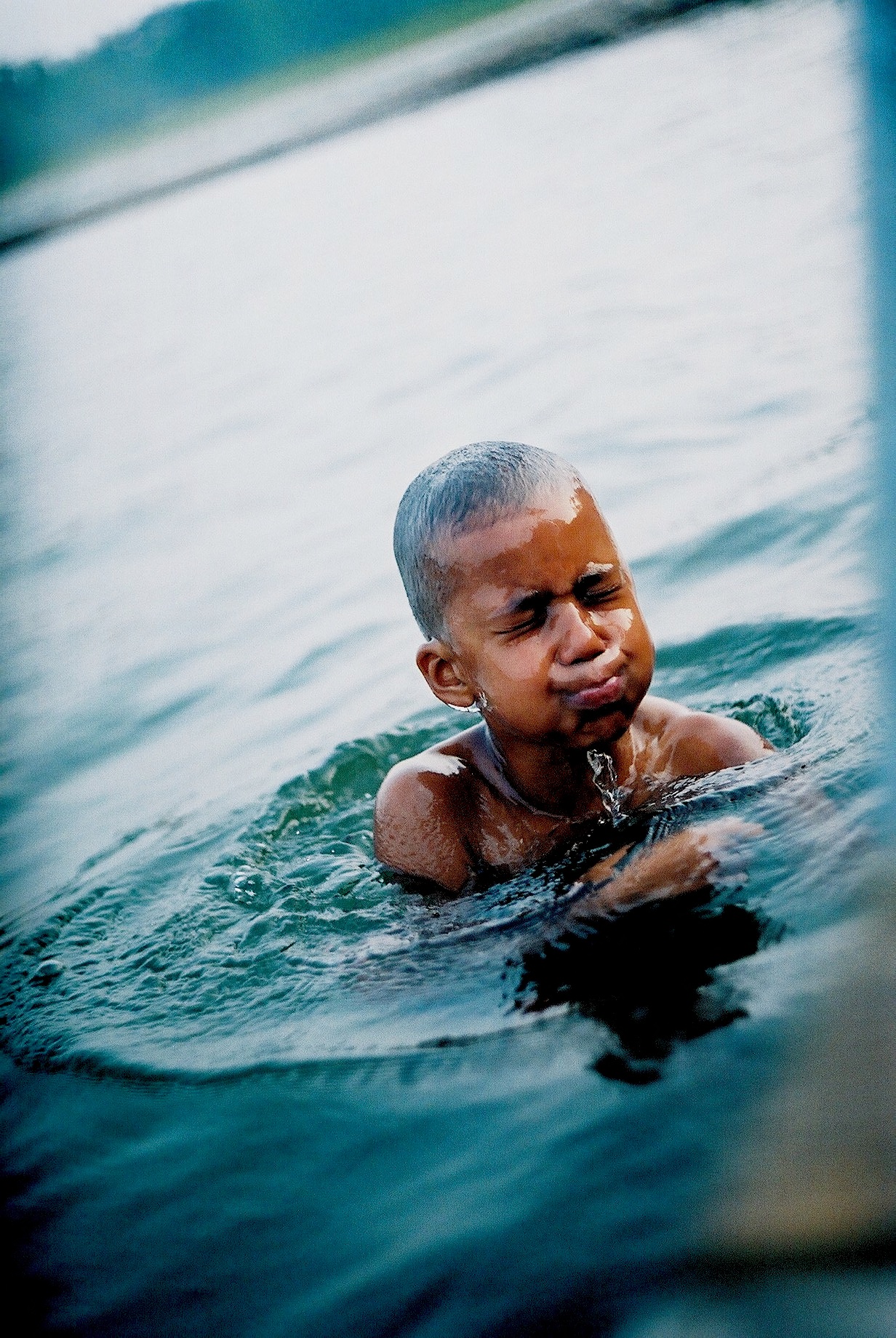  Finland - Onni in the lake 2.jpg
