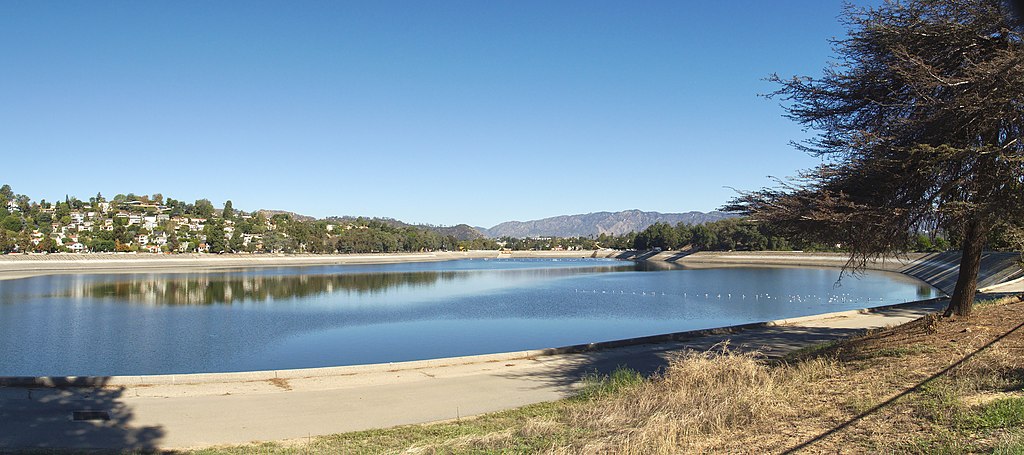 Silver_Lake_Reservoir_looking_northwest_pano_2015-10-11.jpg