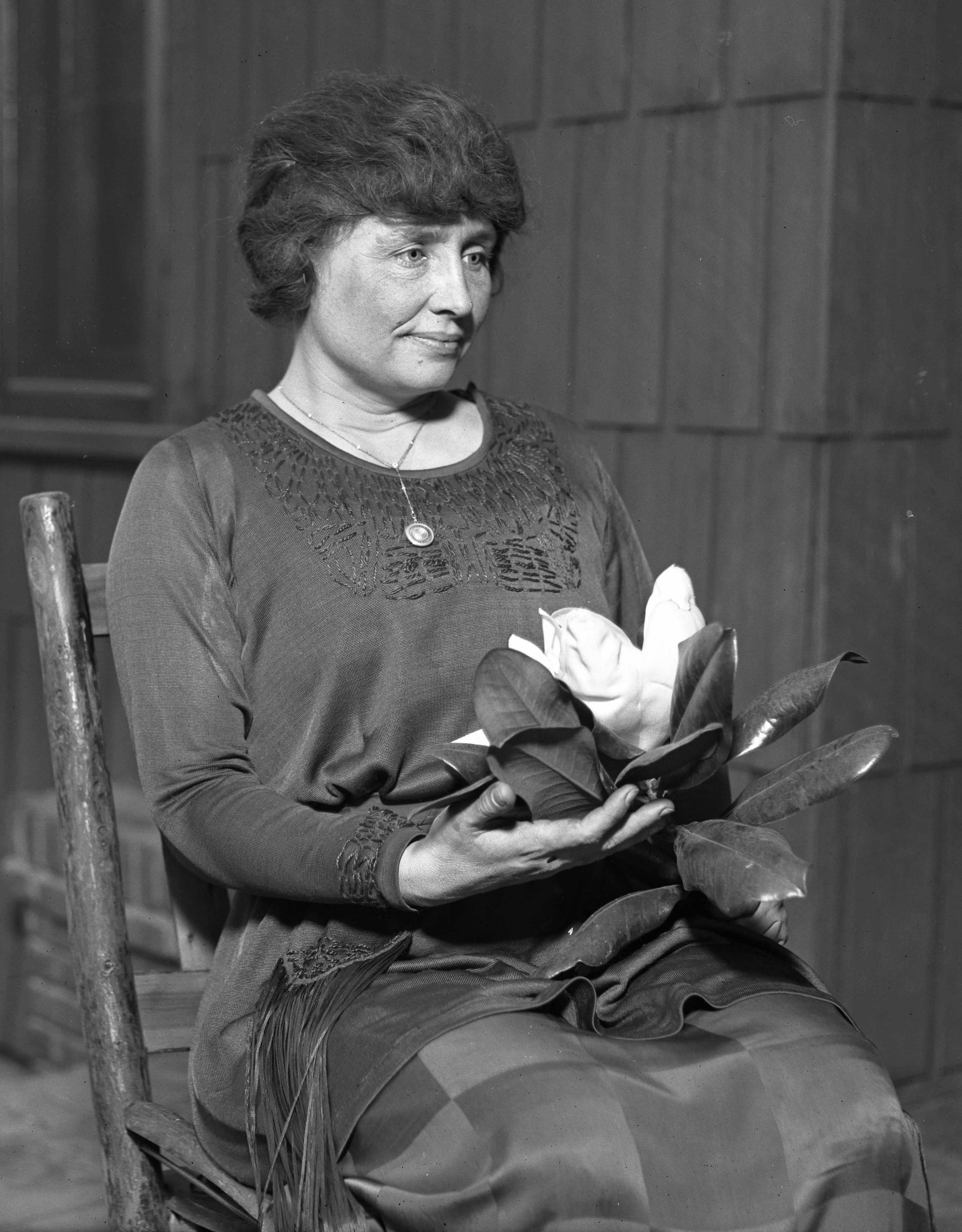 Hellen_Keller_circa_1920.jpg
