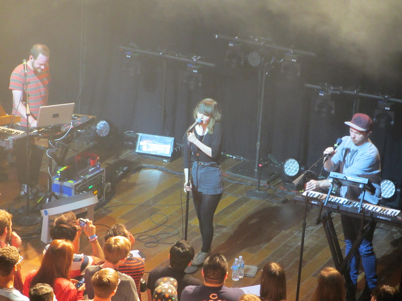 CHVRCHES_@_Lincoln_Hall,_Chicago,_6-11-2013_(9073411386).jpg