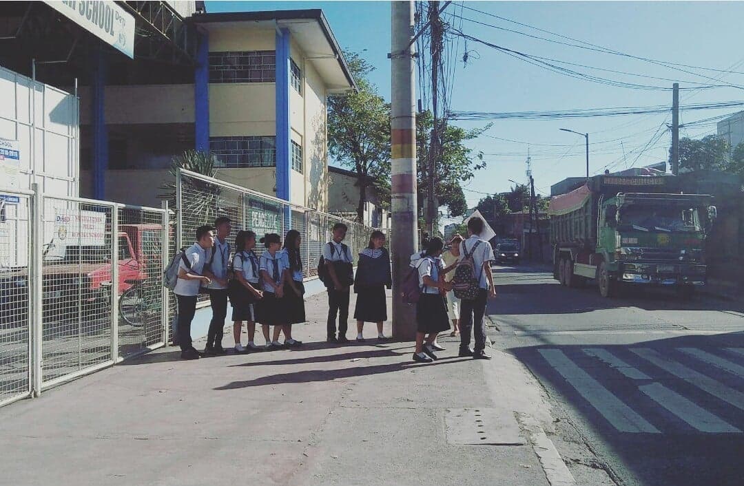 waiting%20for%20jeep%20students.jpg