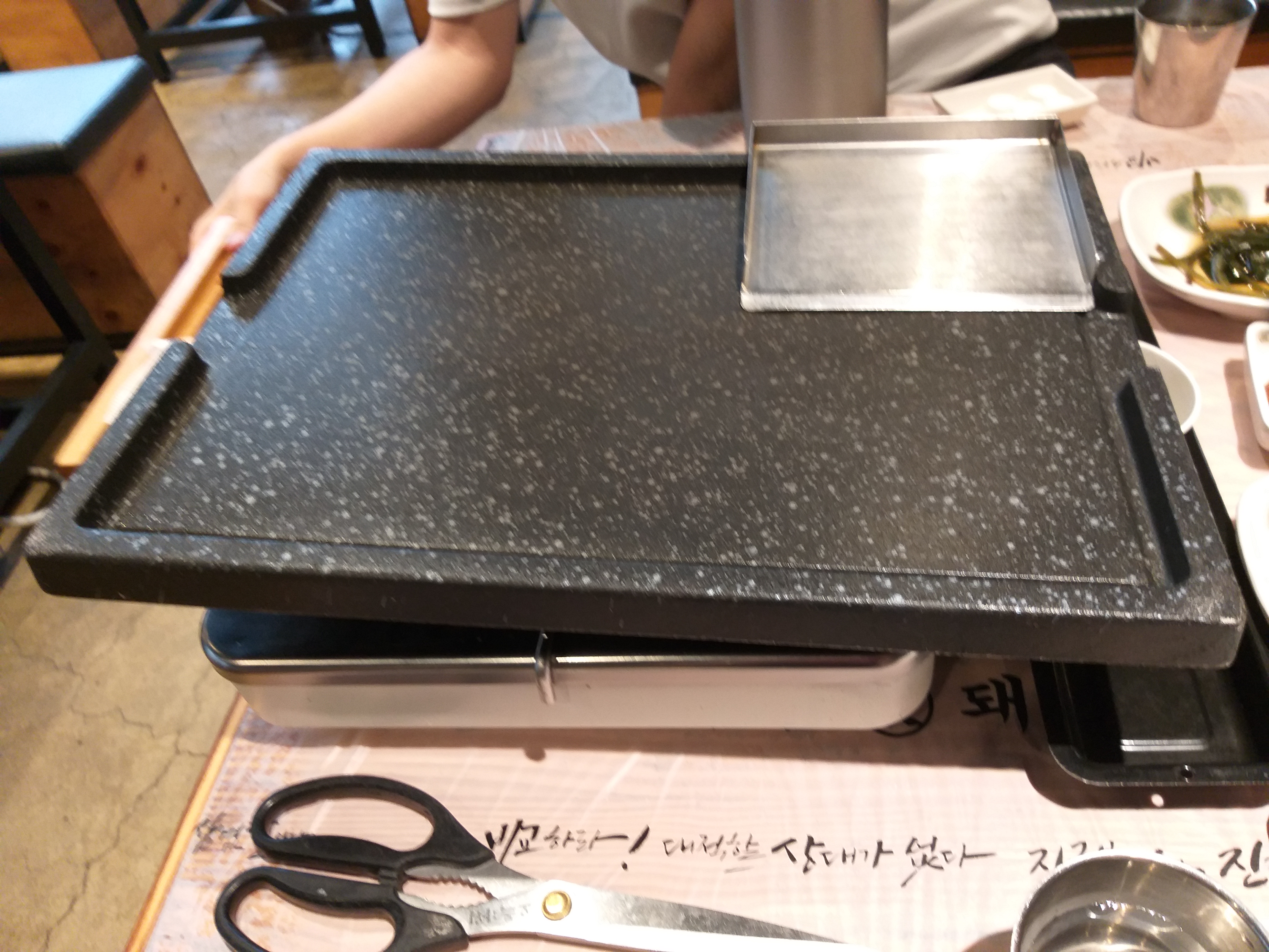 1580876624150-3.jpg
