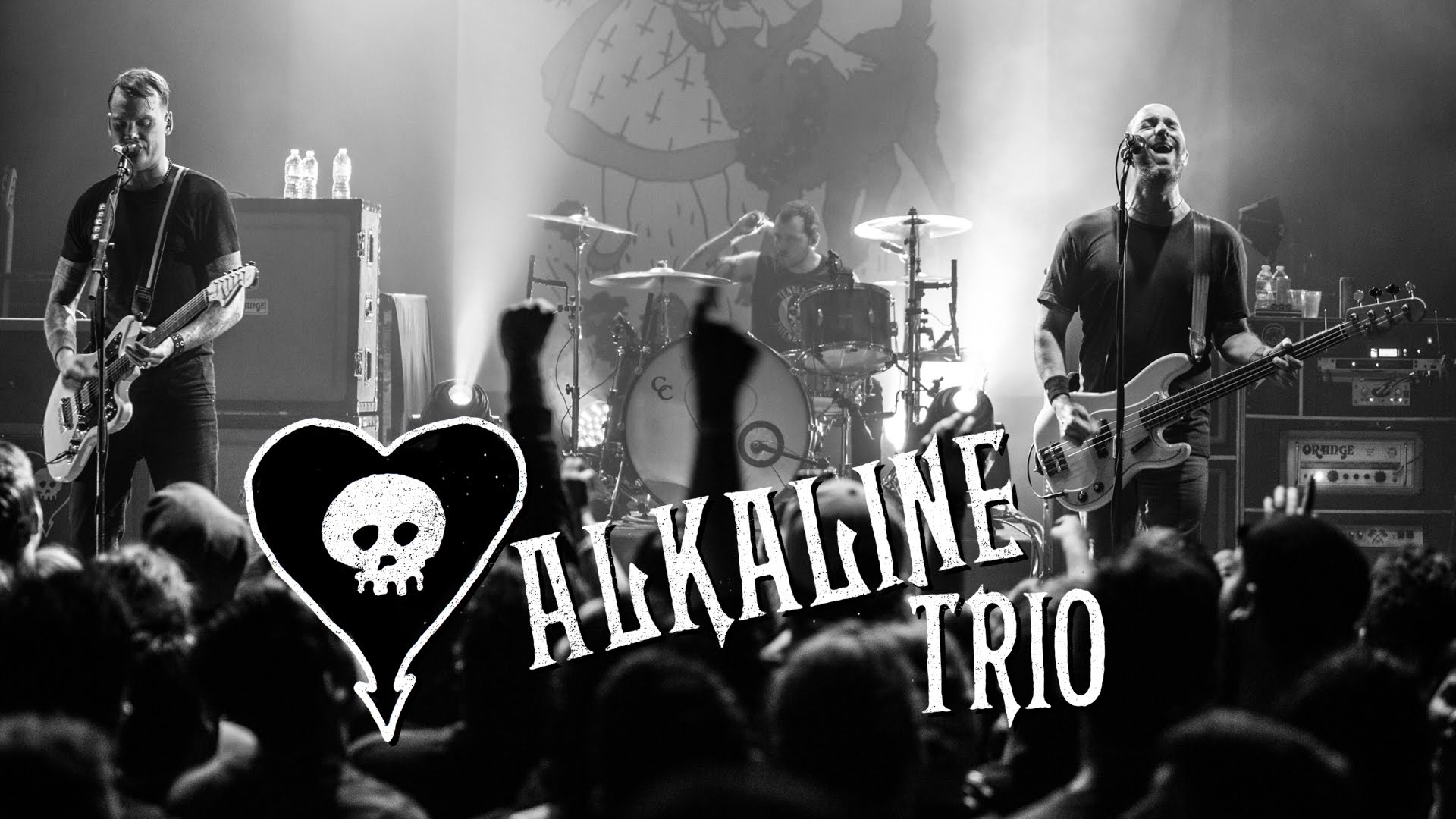 Never live in the past. Группа Alkaline Trio. Alkaline Trio Crimson. Alkaline Trio 2001. Группа Sleepytime Trio.