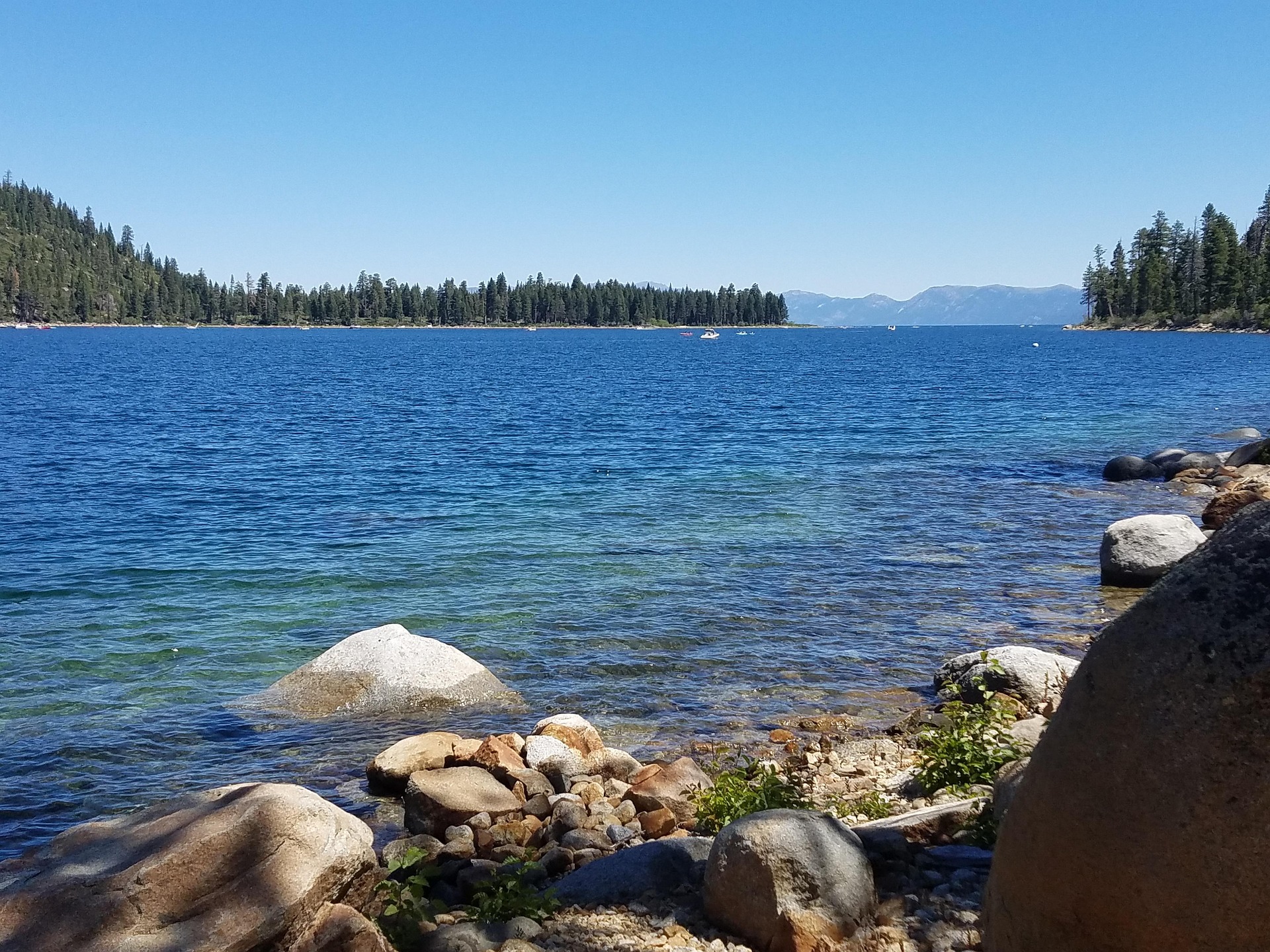jerae-laketahoe-3840685_1920.jpg