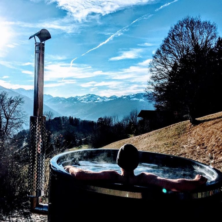 Vasca-idromassaggio-da-esterno-jacuzzi-da-esterno-768x768.jpg