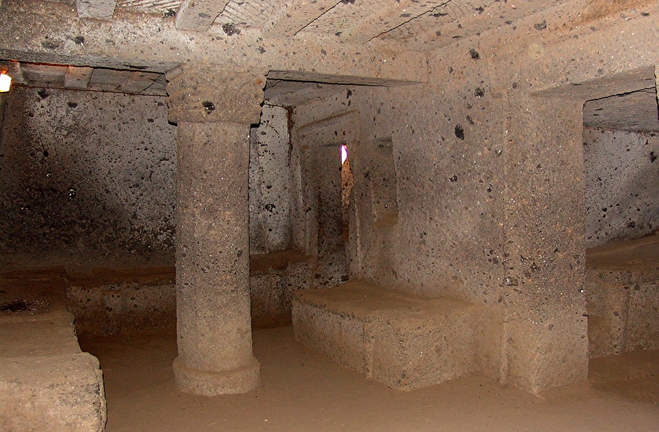 necropolis-268355_960_720.jpg