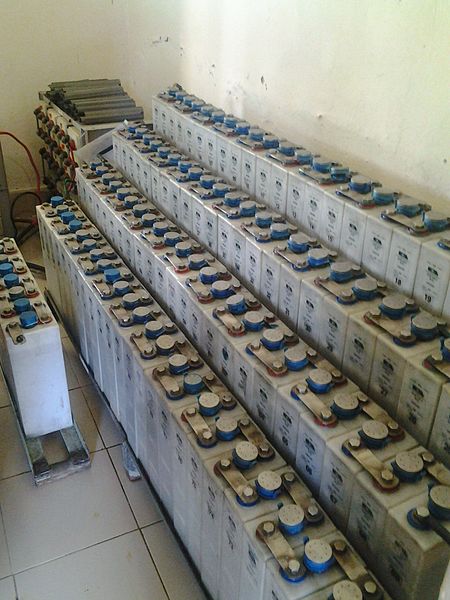 450px-Rows_of_Batteries.jpg