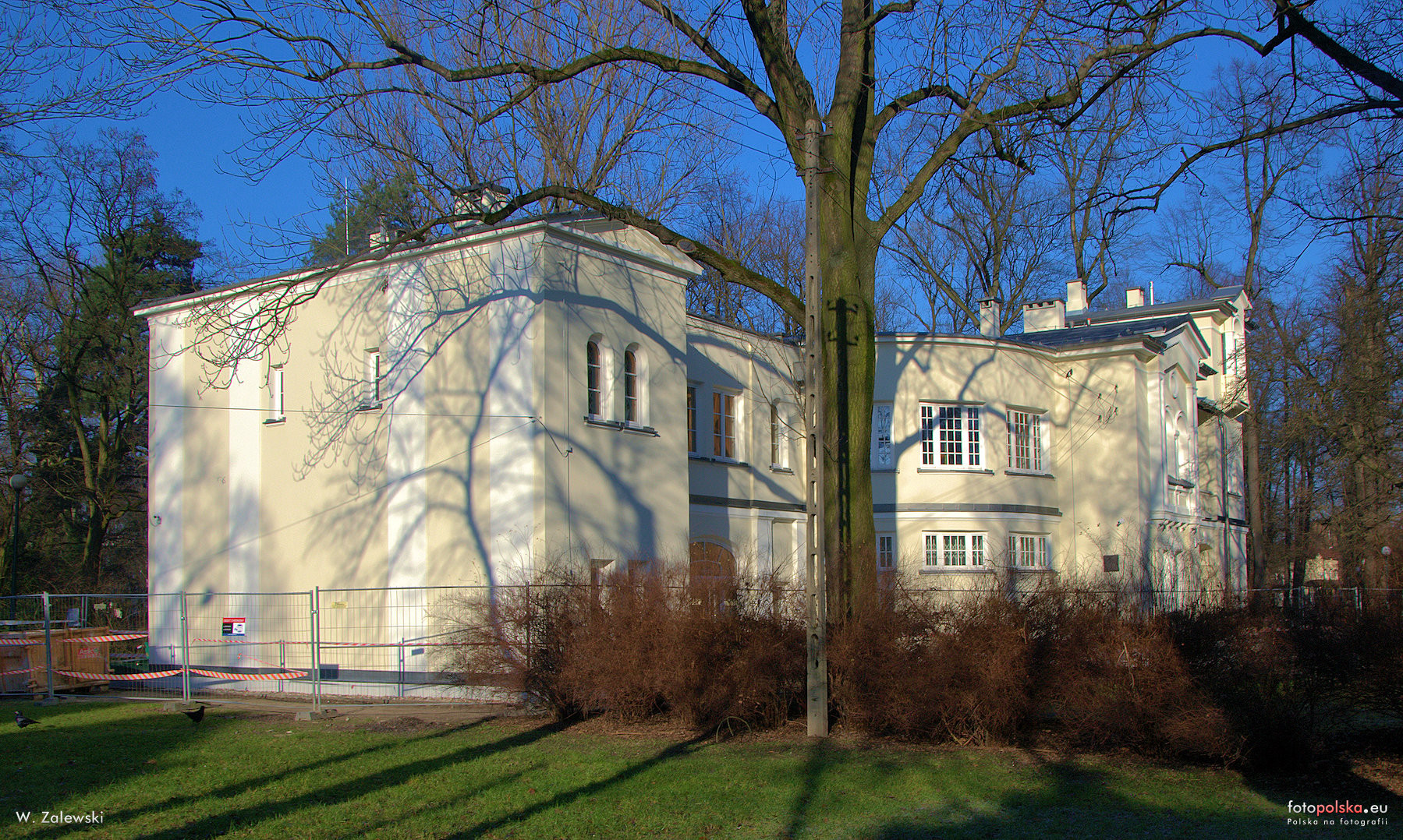 Palac_1197849_Fotopolska-Eu.jpg