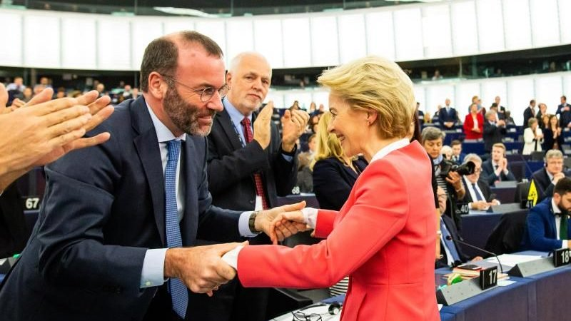 Europaeerin Vollbusige Schwarz Doppelter