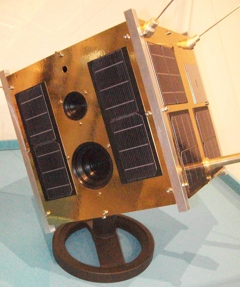 V_Sieradzka_Konferencja_Kosmiczna_Satelita_Lem_-_model_2014_MZW_100_8550.jpg
