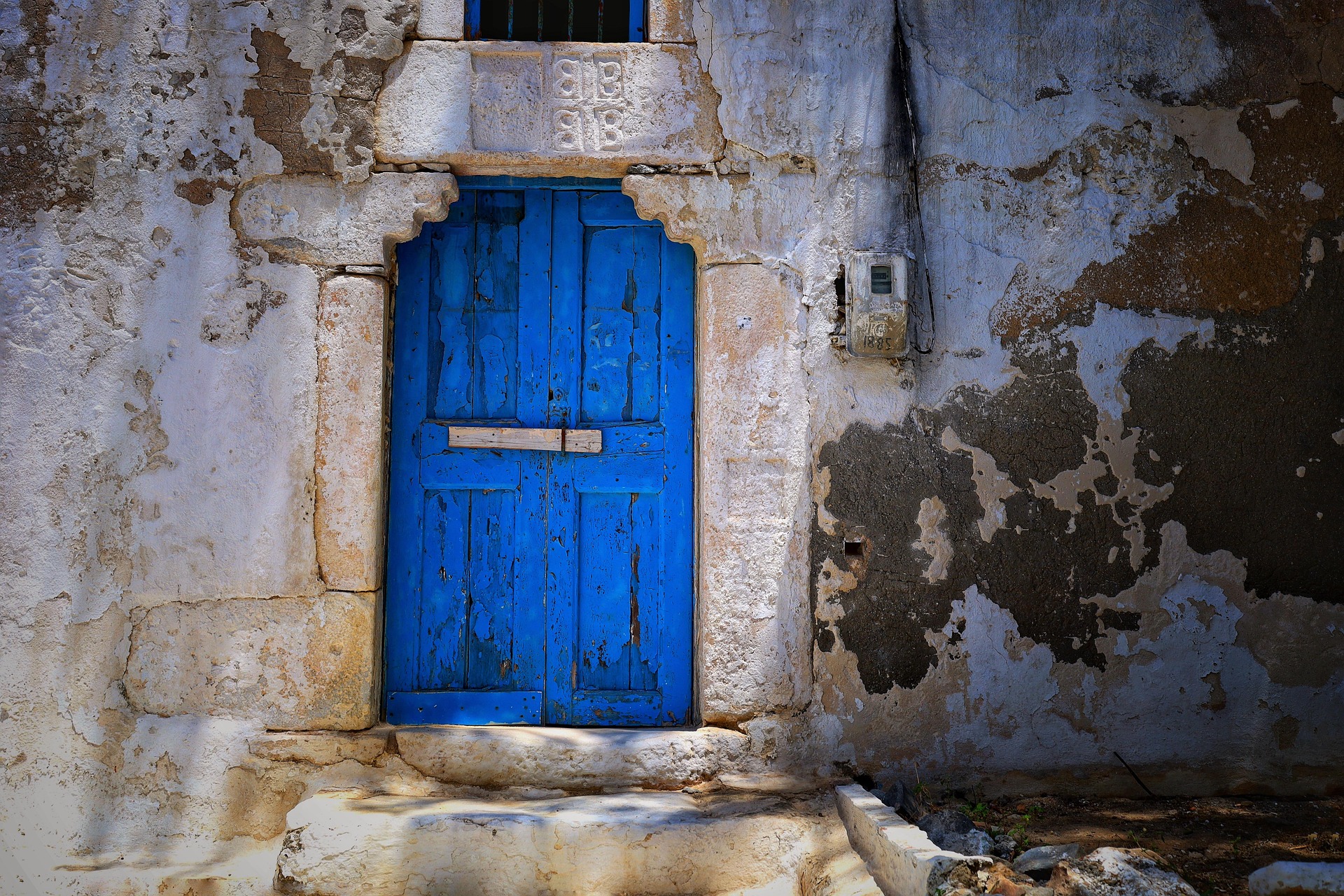 door-8791308_1920.jpg
