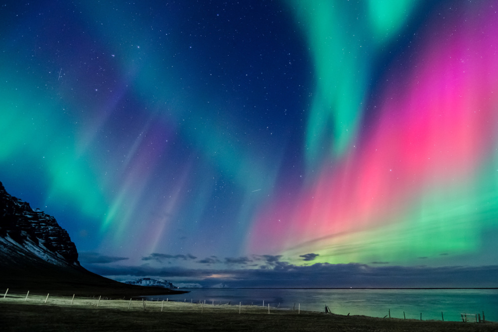 File:Aurora Borealis in Kangiqsualujjaq.png - Wikimedia Commons