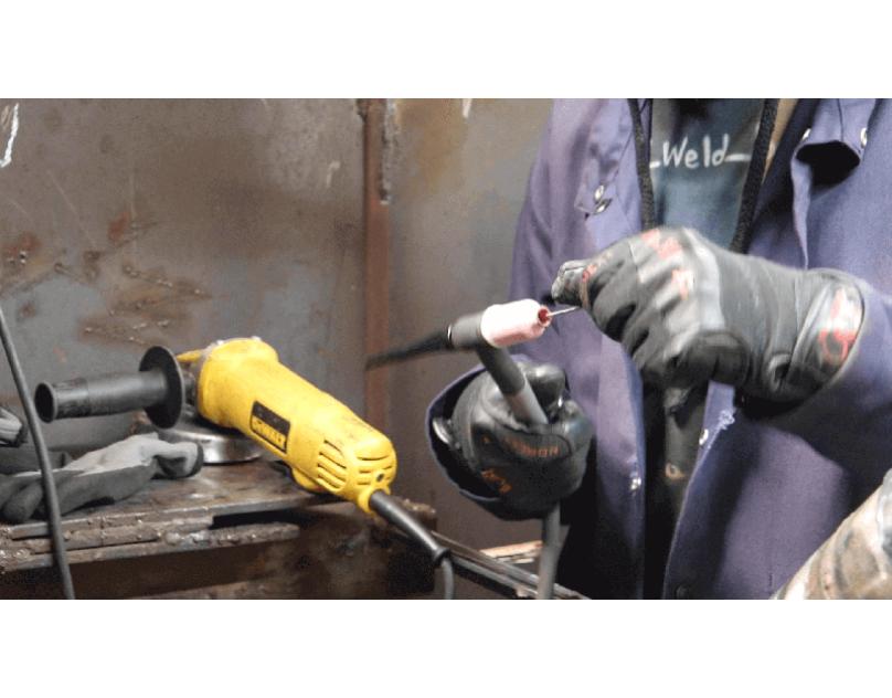 Learn-welding-at-PTTI (1).jpg