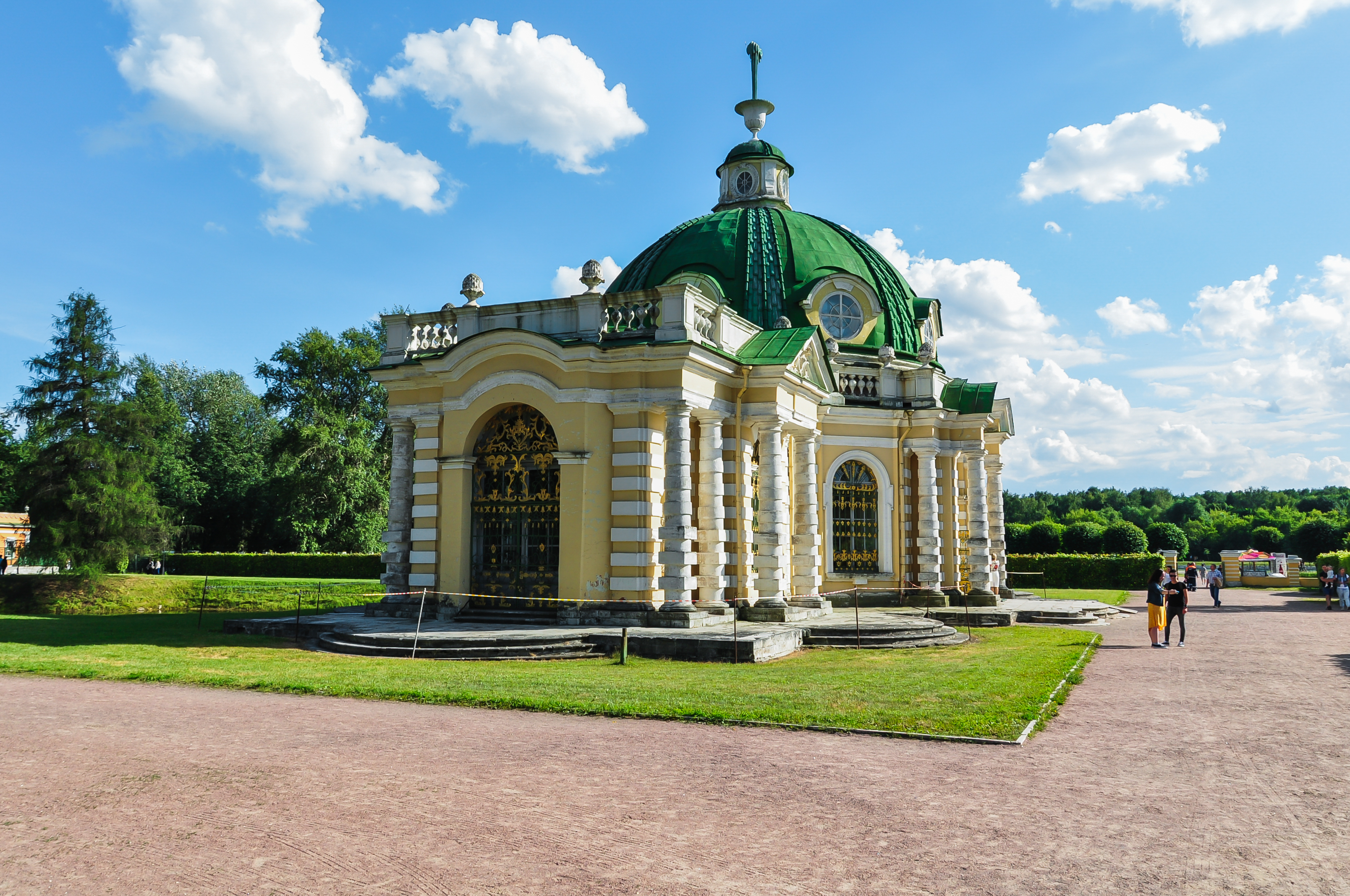 suitcaseandgirl-kuskovo (73).jpg