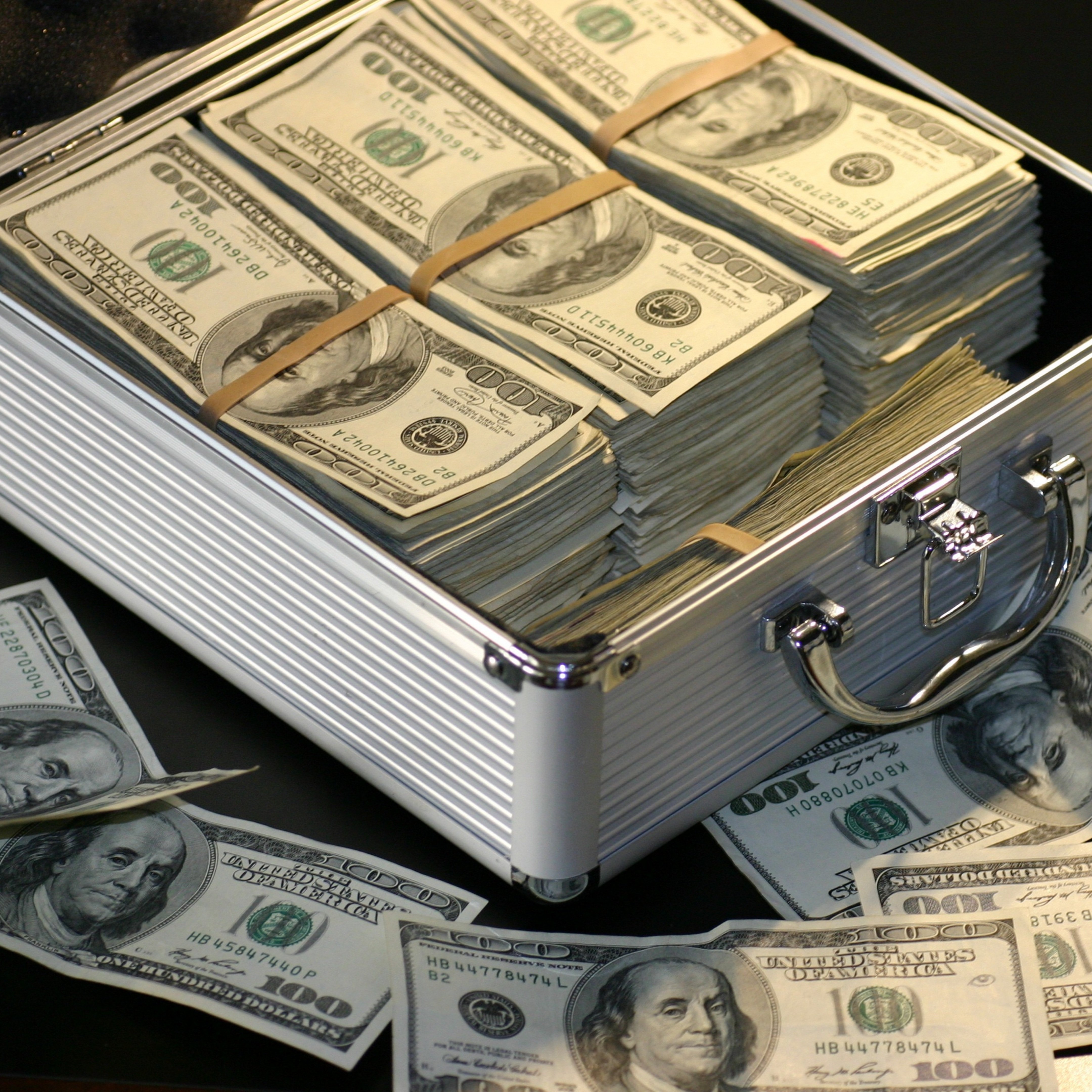 alirazabozdar1122-dollar-6295019.jpg