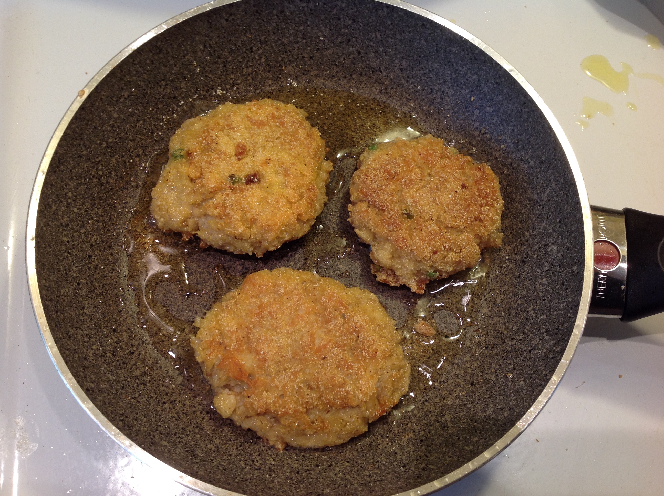 crab cakes.JPG
