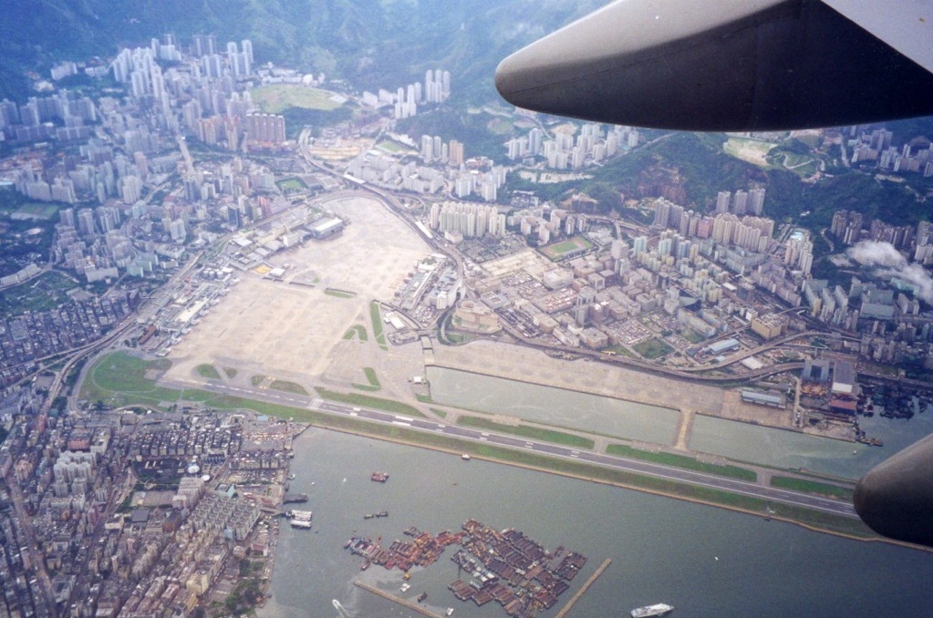 Boeing_747-467,_Cathay_Pacific_Airways_JP10362.jpg