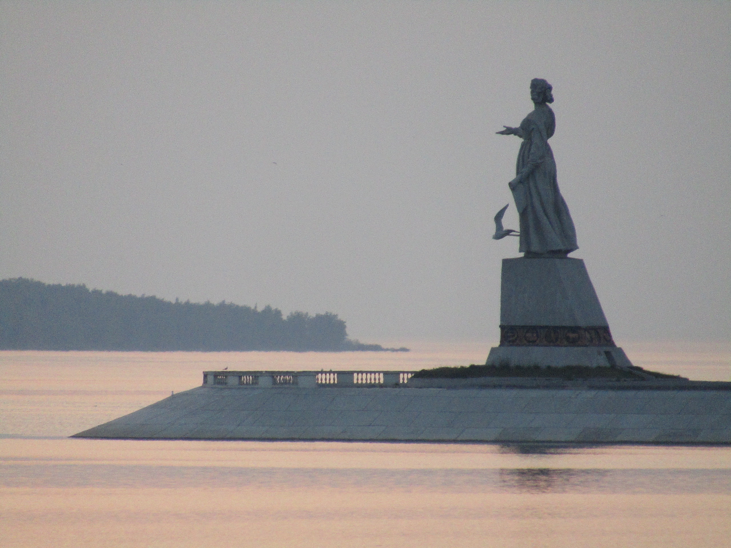 Монумент мать волга