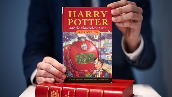 AUCTION-HARRY-POTTER--6_1654157250598_1654157328800.jpg