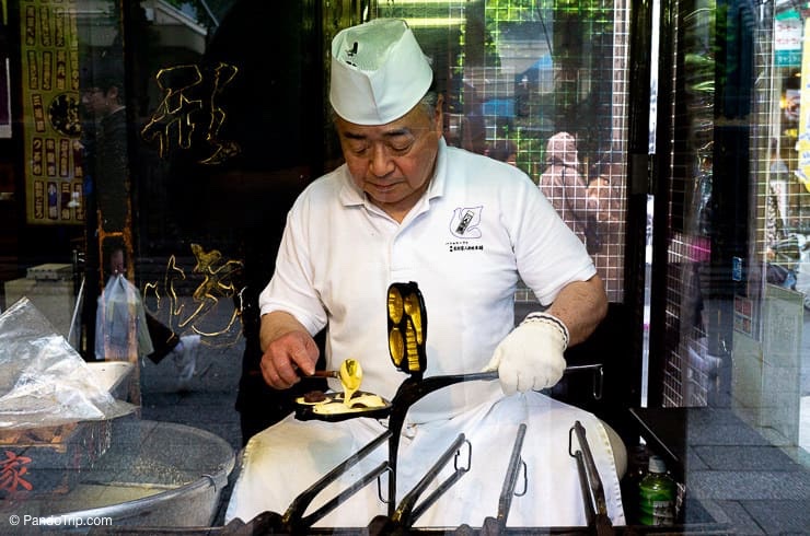 Making-Ningyo-Yaki-at-Nakamise-Dori-Asakusa-Tokyo.jpg