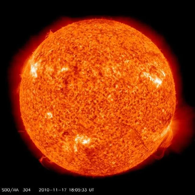 aHR0cDovL3d3dy5zcGFjZS5jb20vaW1hZ2VzL2kvMDAwLzAwNS85NzIvaTAyL3N1bi1waG90by1zb2xhci1maWxhbWVudC0xMDExMTgtMDIuanBnPzEyOTQwOTQzMTE=.webp